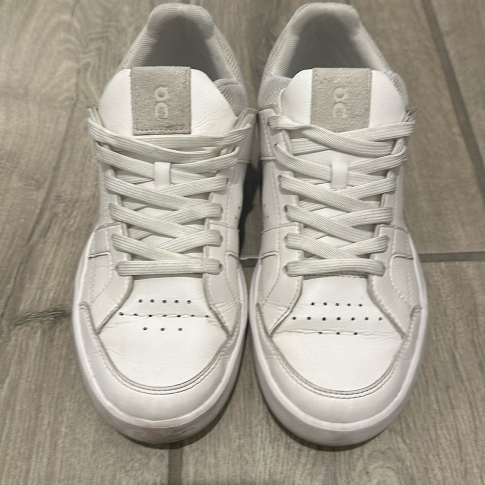 On THE ROGER Clubhouse Sneakers